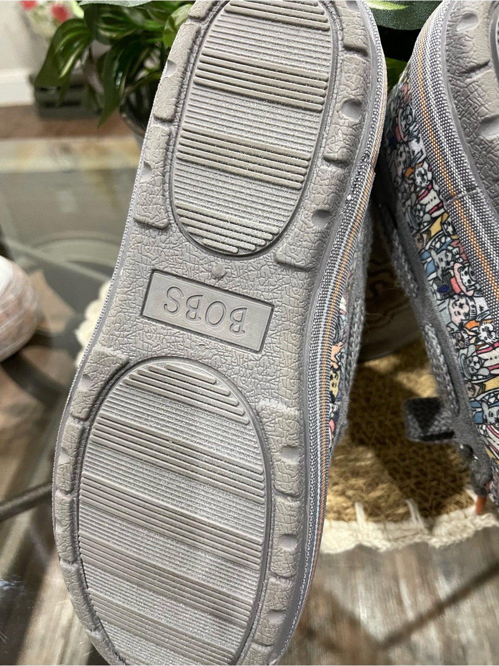 Bob’s by Skechers Women's Gray Patterned Slip-On Memory Foam Slippers - Picture 7 of 8